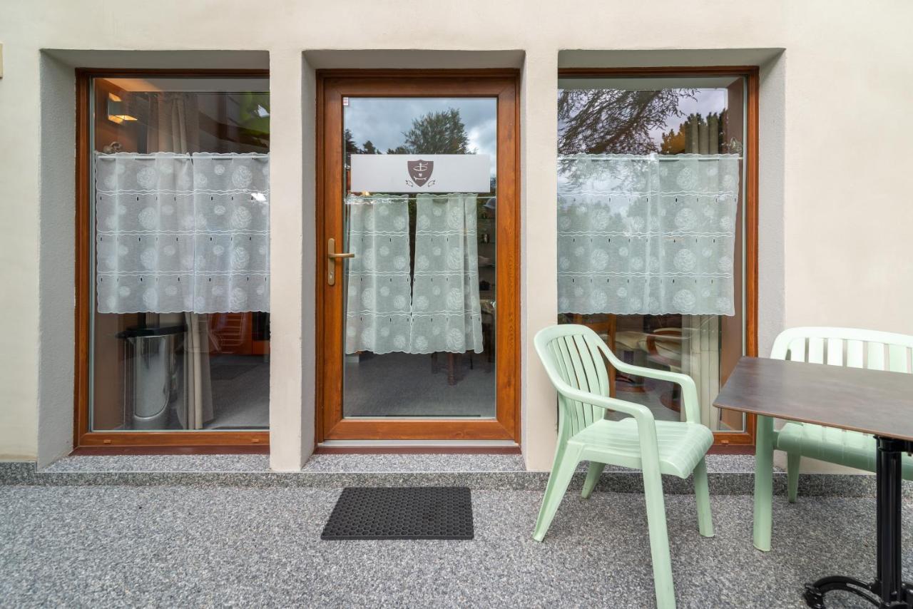Bed and Breakfast Domaine Du Pressoir Ambilly Esterno foto